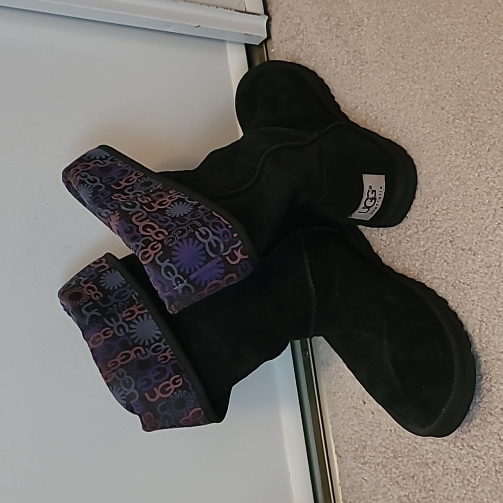 UGG W Lo Pro button boot in black size 8